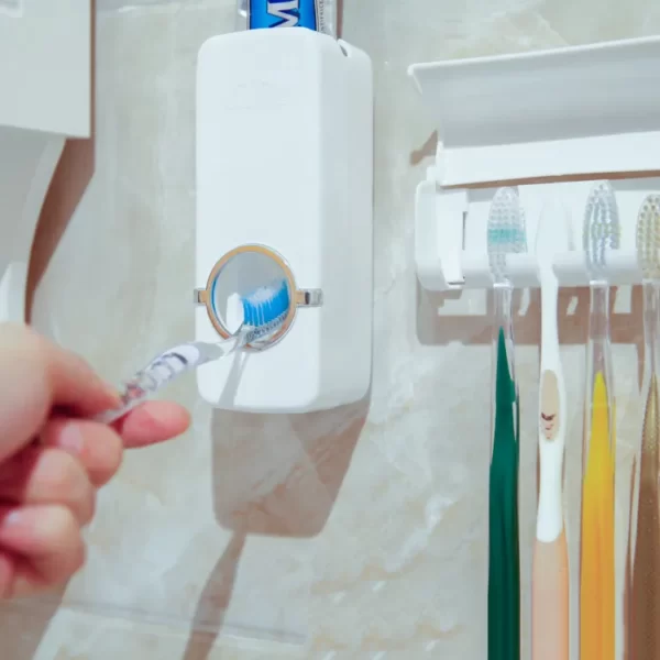 Small toothpaste organizer